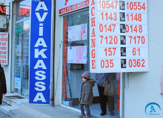 В обменниках Баку искусственно завышают курс - РЕПОРТАЖ
